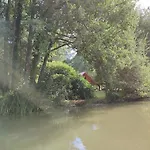Apartament Avec Etang Privatise